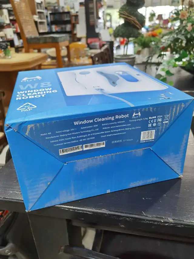 HUTT W8 Window Cleaning Robot - NEW! Sealed in box