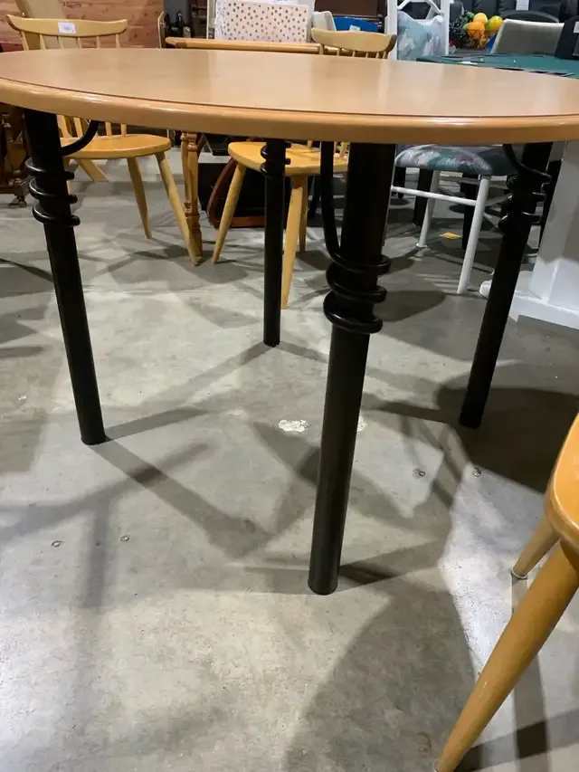 Medium Sized Round Kitchen Table With Metal Legs