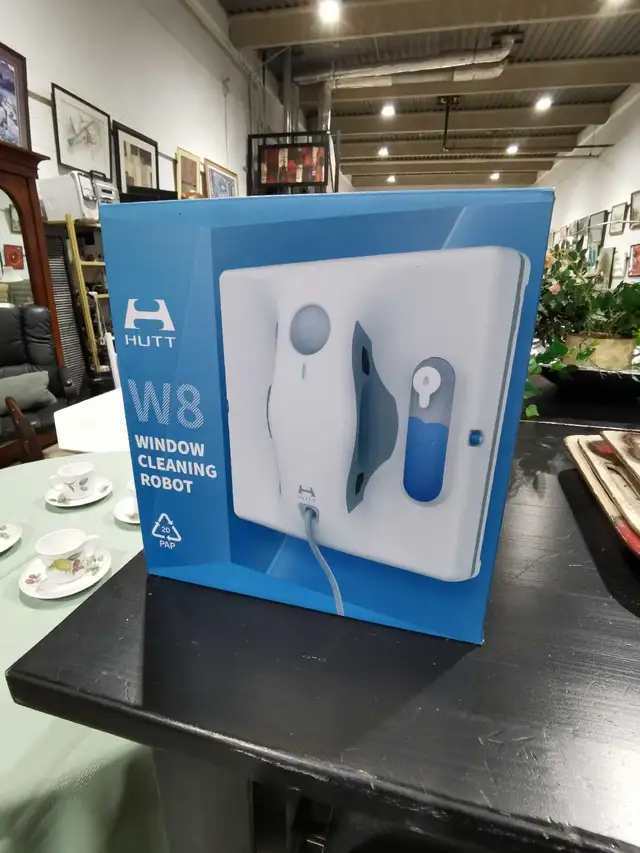 HUTT W8 Window Cleaning Robot - NEW
