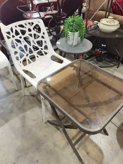2 white Patio chairs with 2 glass tables (set)