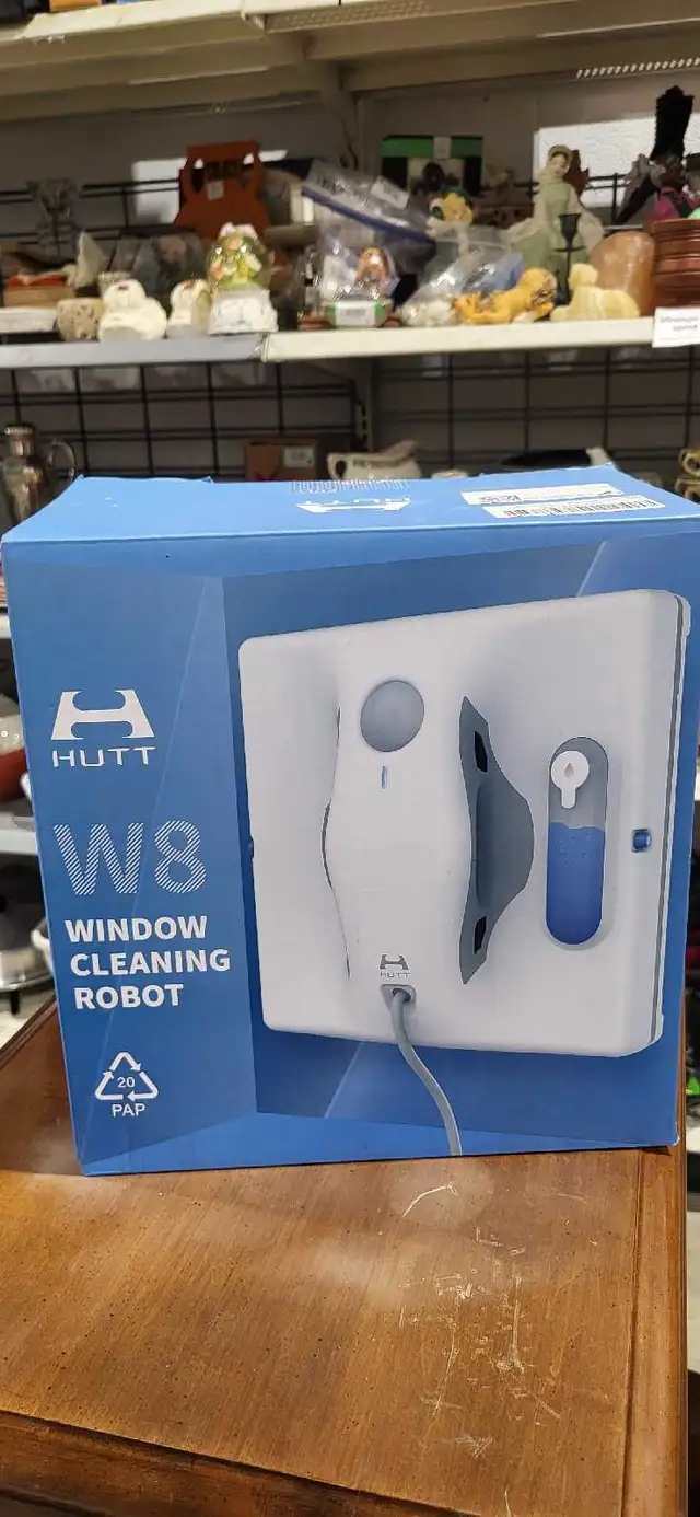HUTT W8 - New in Sealed box! - Window Cleaning Robot