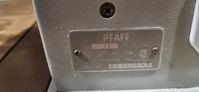 Pfaff 90 Sewing Machine with Cabinet and 2 Drawers