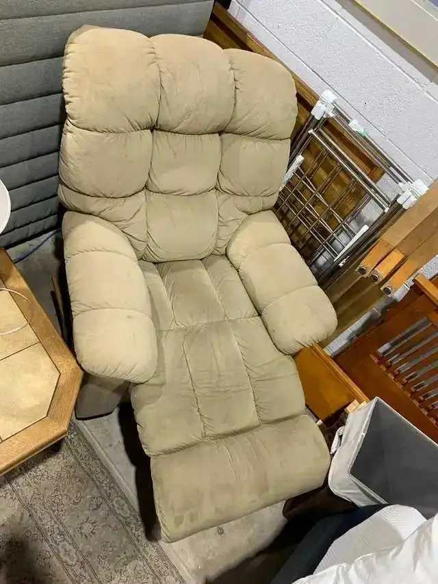 La-Z-Boy Recliner - Tan/beige