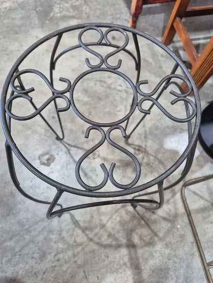 Metal Heart Plant Stand