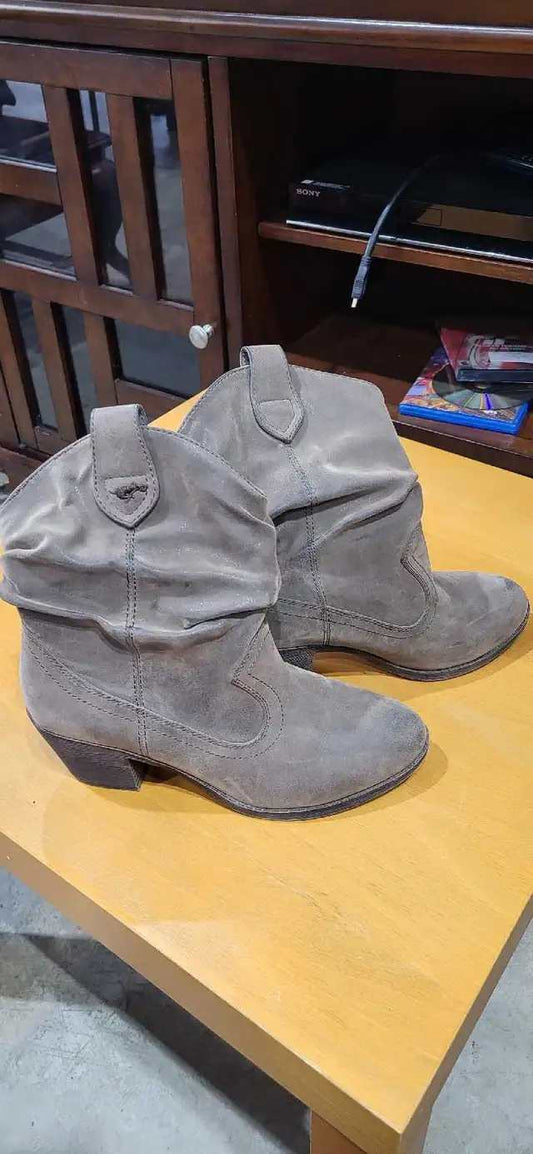 Rocket Dog Sherrff Boots - Suede Size 8