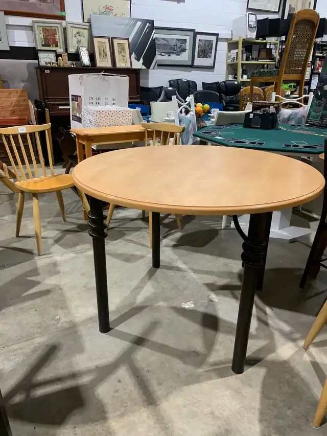 Medium Sized Round Kitchen Table With Metal Legs