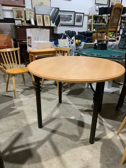 Medium Sized Round Kitchen Table With Metal Legs