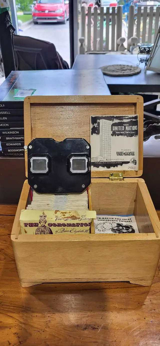 View-Master Stereoscope Viewer and Vintage Reels