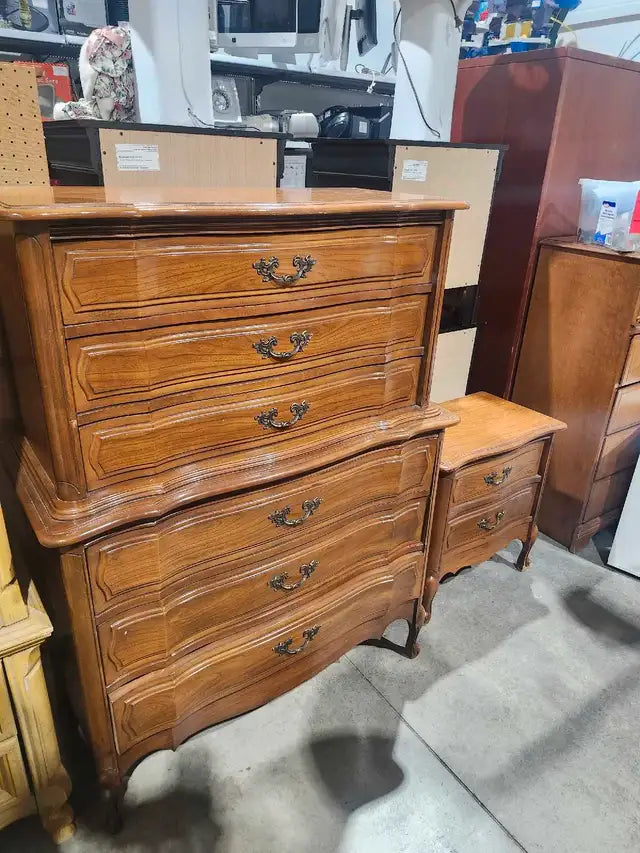 Vintage Victoriaville Dresser + Nightstand Set - 1976