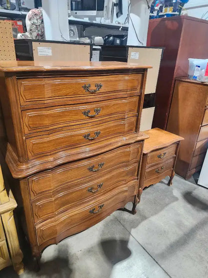 Vintage Victoriaville Dresser + Nightstand Set - 1976