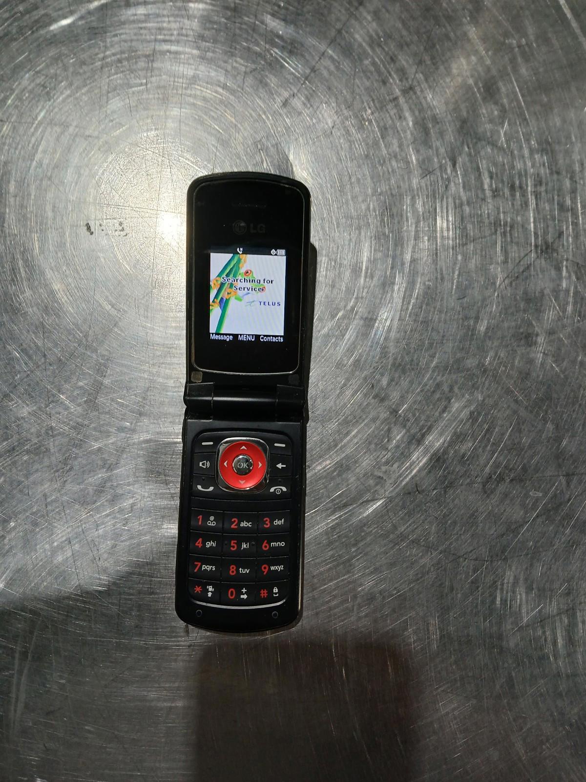 TELUS LG5500 Flip Phone VINTAGE RETRO PHONE