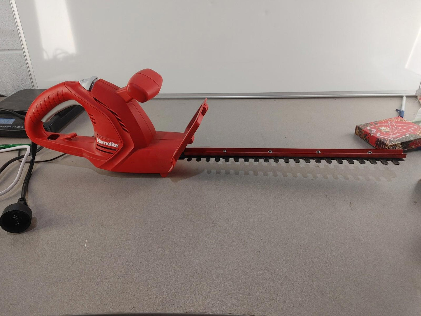 GOOD CONDITION Homelite 17inch Corded Hedge Trimmer/Clipper Red