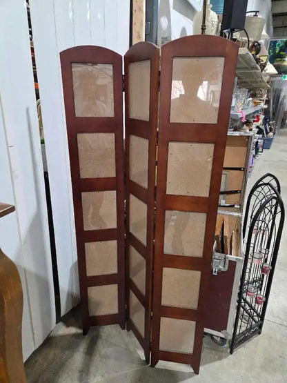 Photo Display Room Divider - 15 8x10 Photos