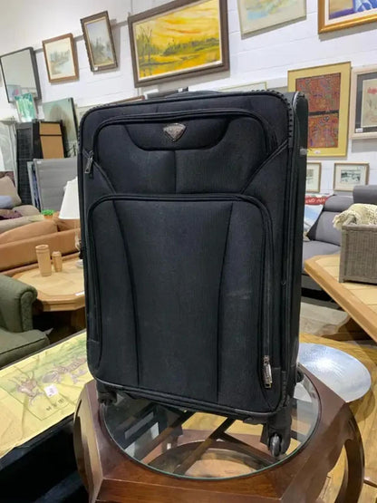 Medium Renwick Spinner Suitcase