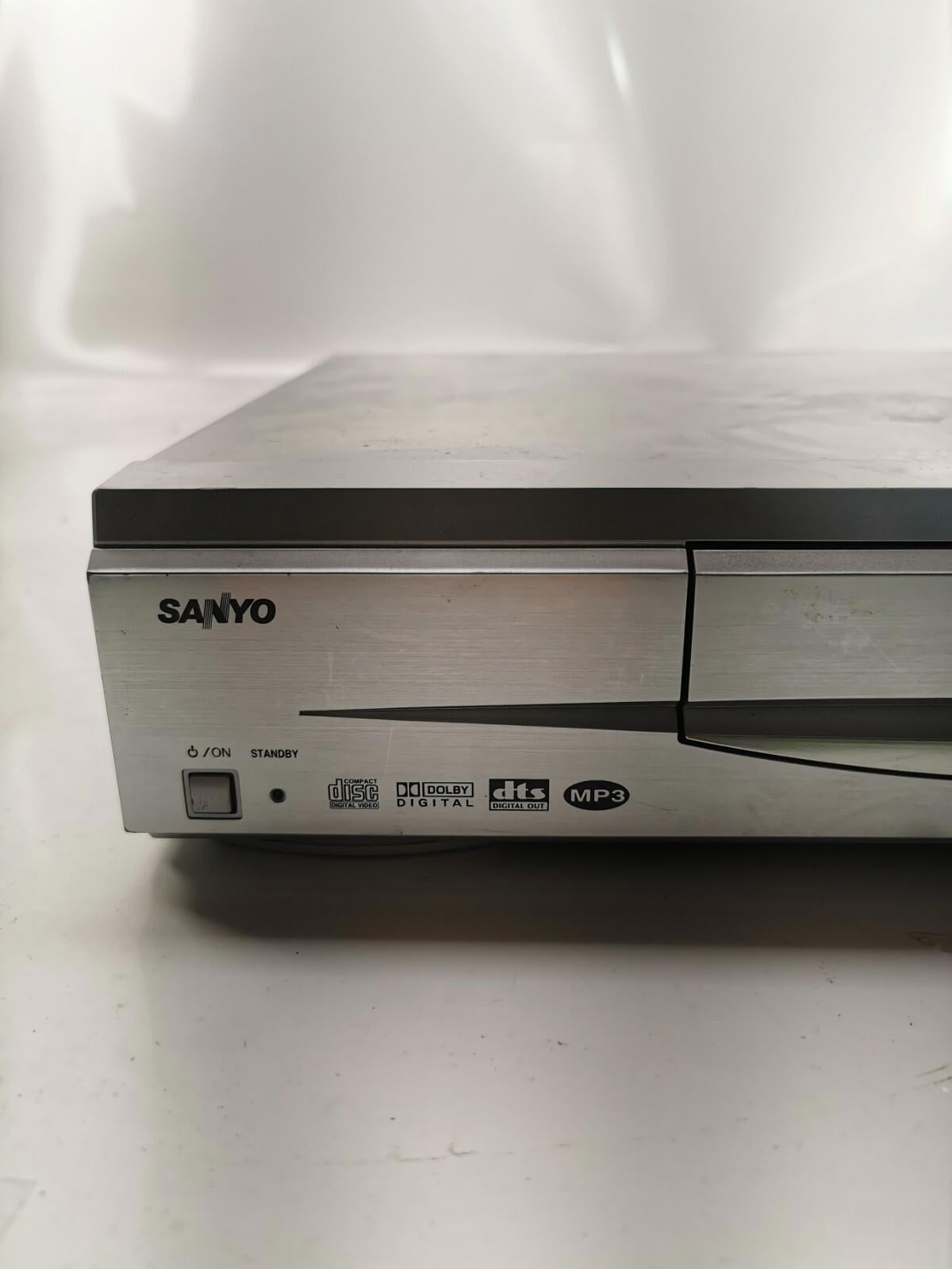 Sanyo DVD-7201 Component Digital Video DVD Player.