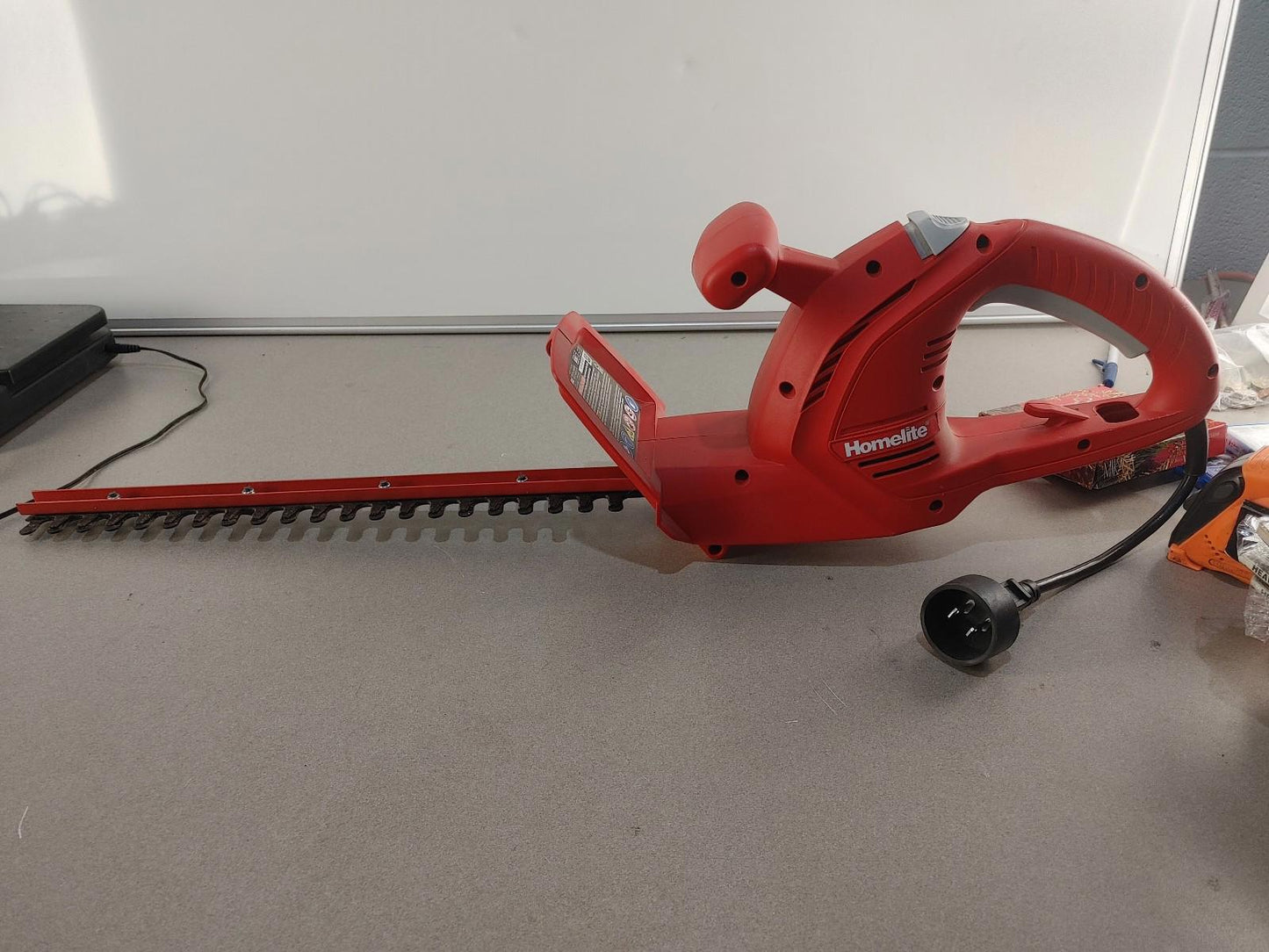 GOOD CONDITION Homelite 17inch Corded Hedge Trimmer/Clipper Red