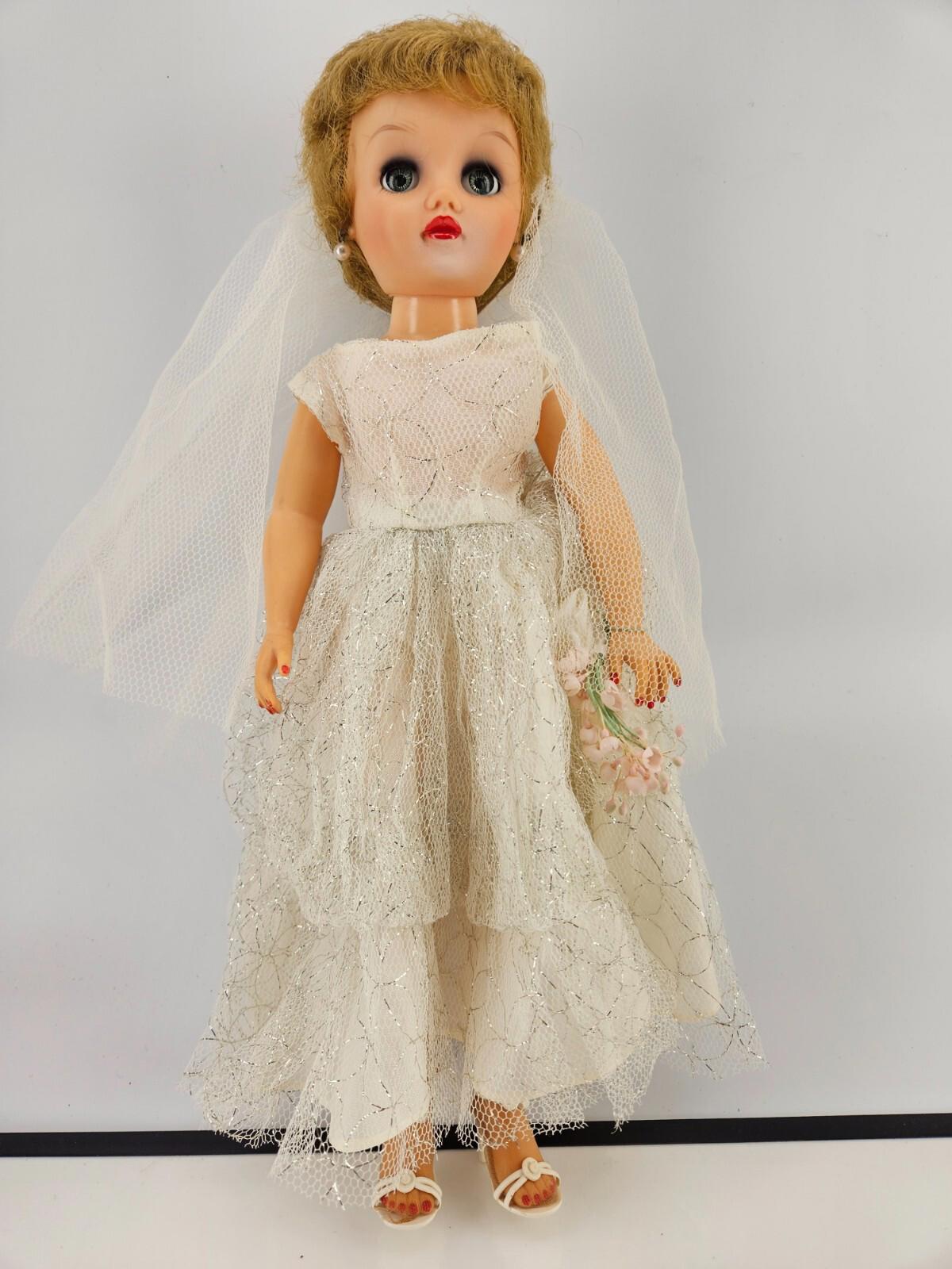 Dee An Cee Doll - Wedding Dress - 17.5 inches