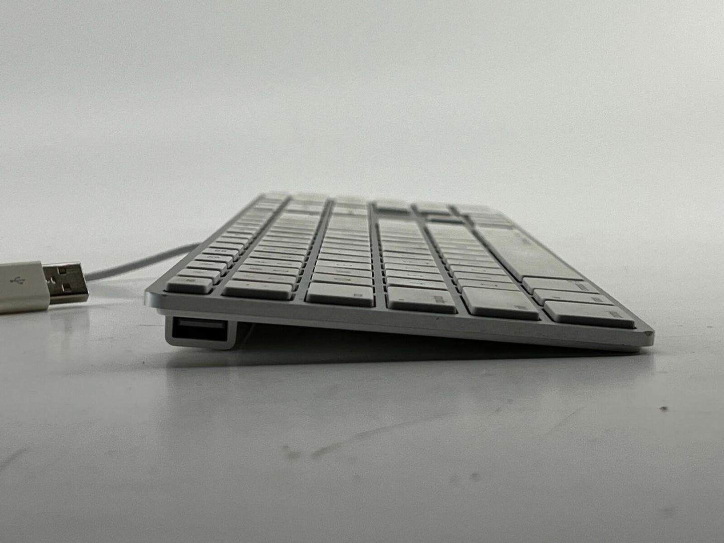 Apple A1243 - Wired Mac QWERTY - USB Keyboard - FOR PARTS OR REPAIR