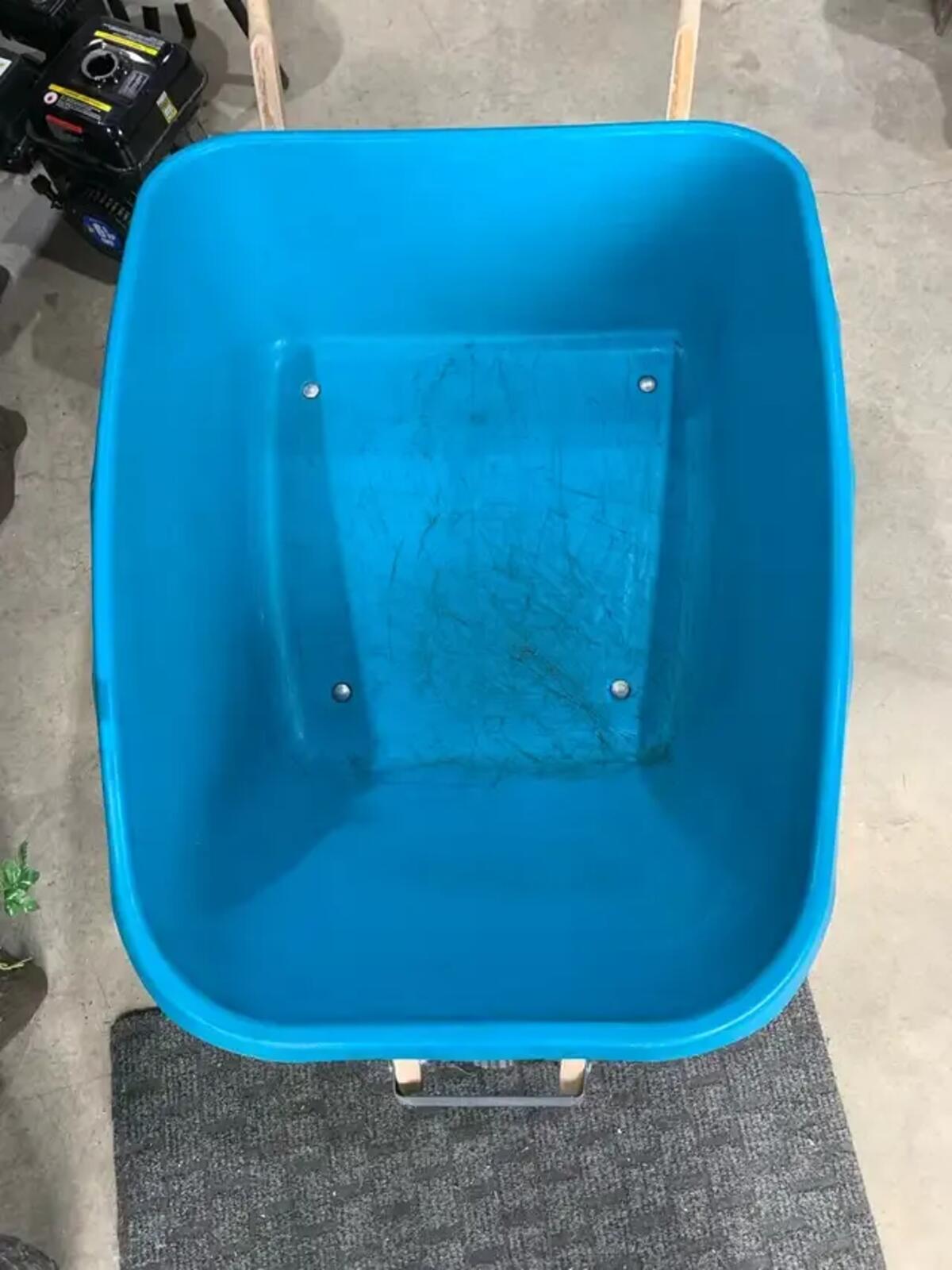 Yardworks Wheelbarrow Blue 5 Cubic Feet