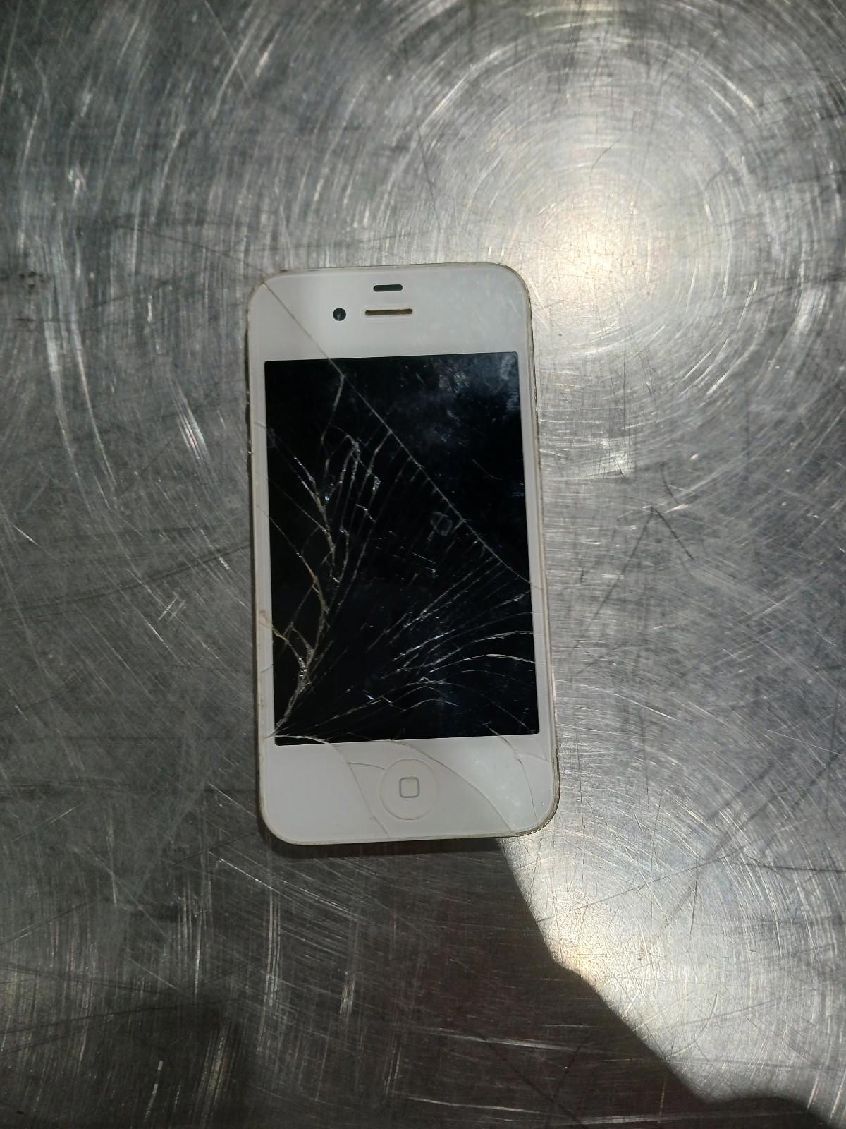 WHITE Apple iphone 4s FOR PARTS ONLY