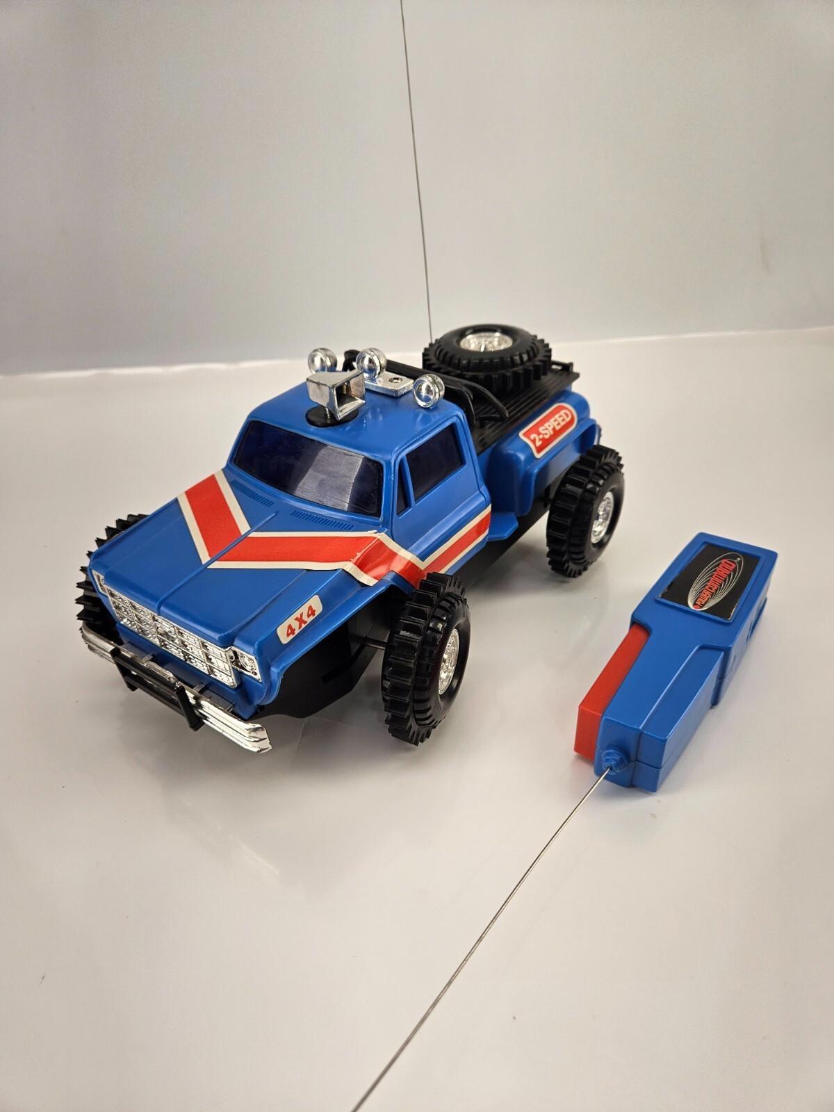 Camion-jouet 4x4 vintage Azrak-Hamway à piles, 1979 *pour pièces ou réparation*