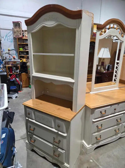Charming Oak 3-Piece Bedroom Set