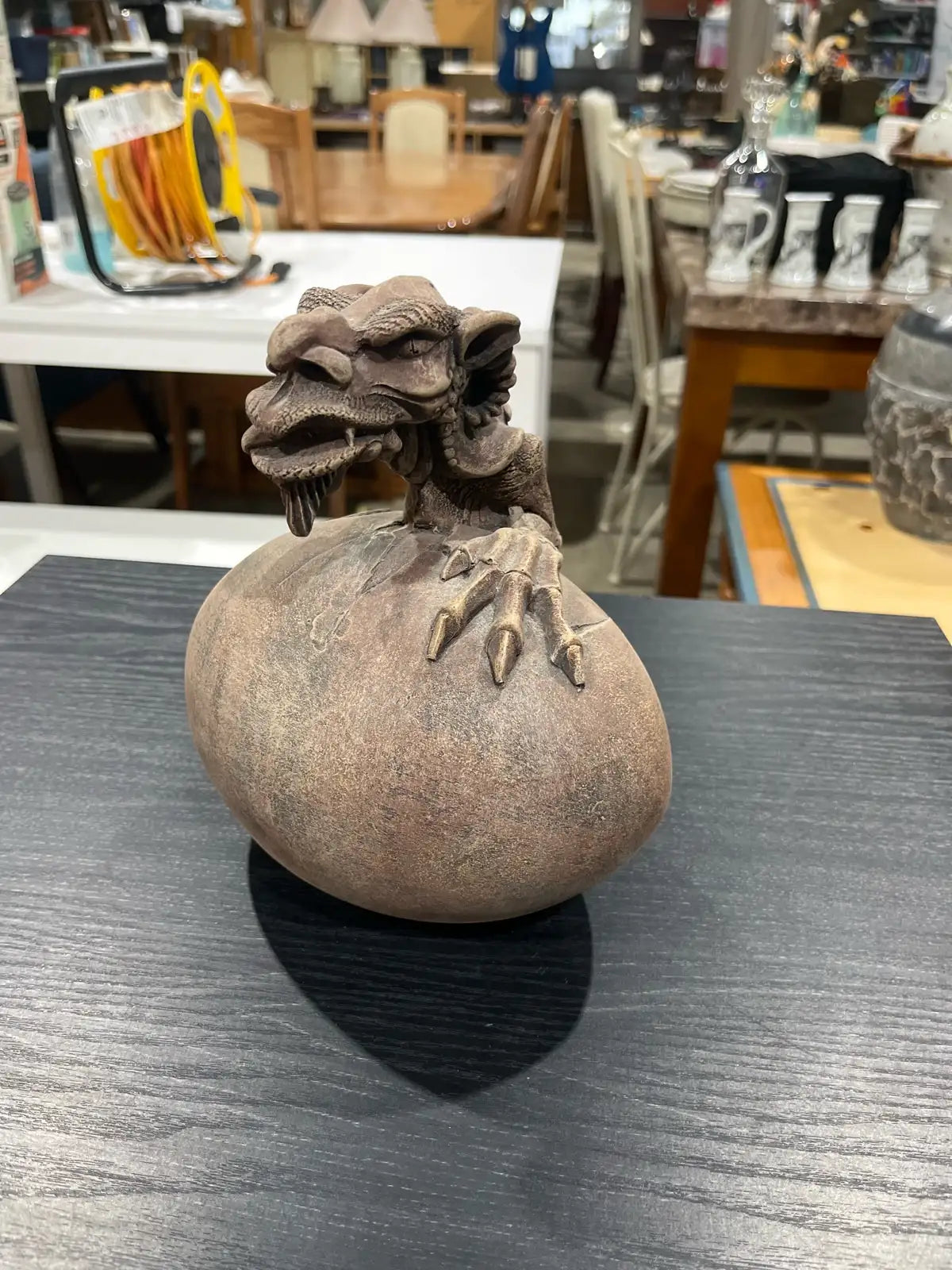 Figurine de dragon en céramique