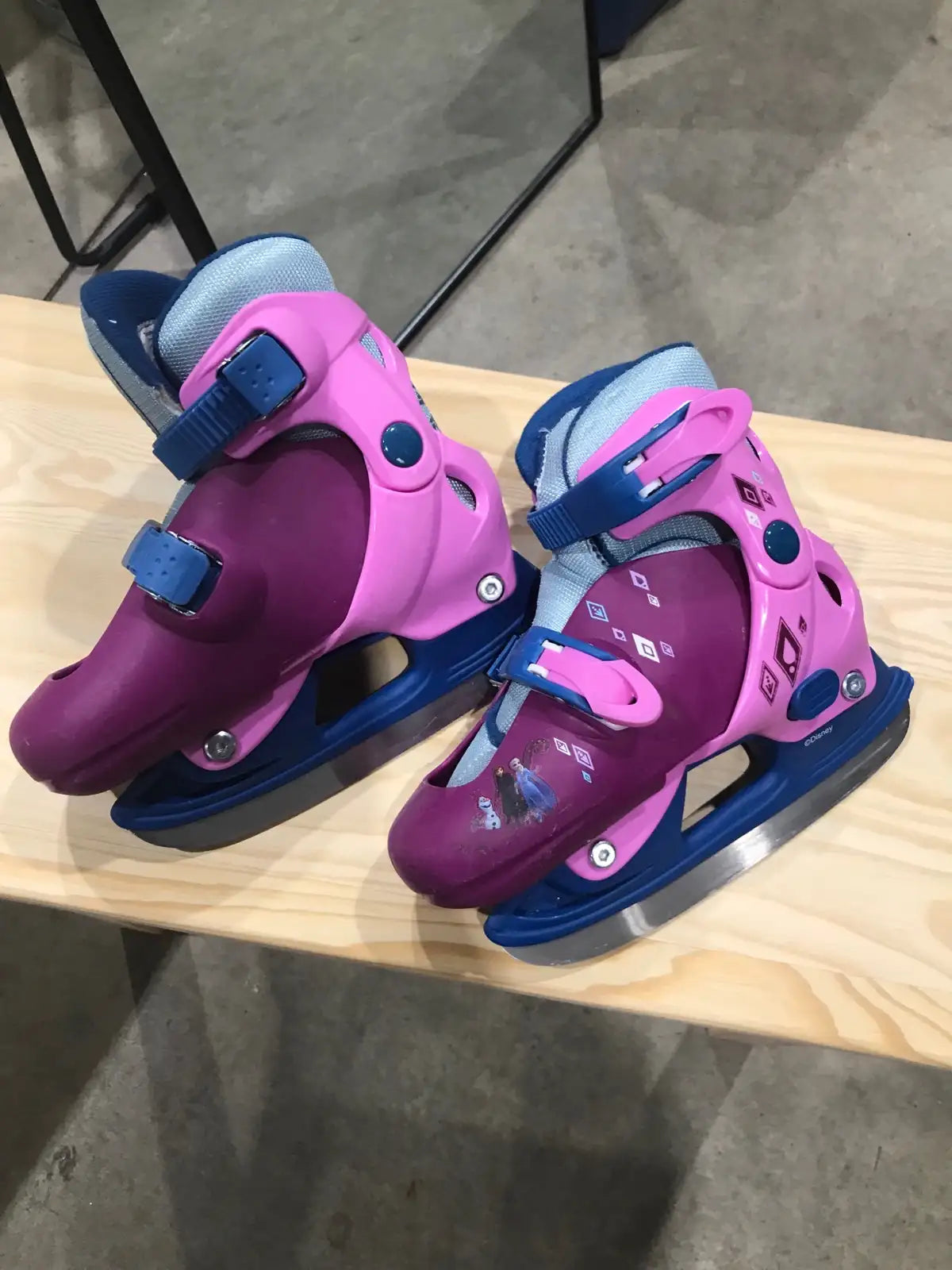 Girls Disney Frozen Skates (Y8-Y11)