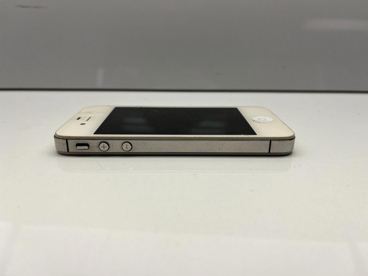 iPhone 4 White Cracked Screen