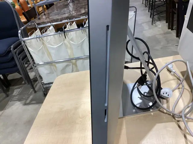 Apple iMac (Mid 2010) 21.5-inch Desktop