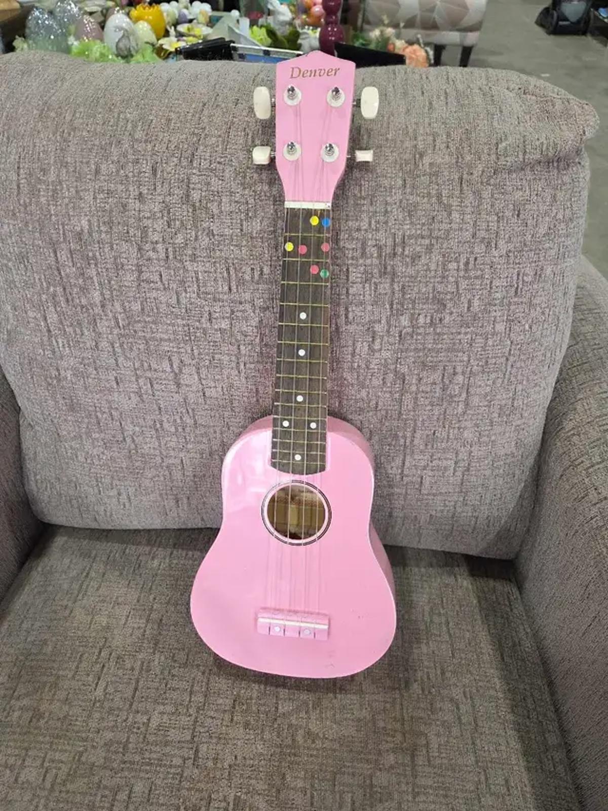 Denver Duke Pink Ukulele