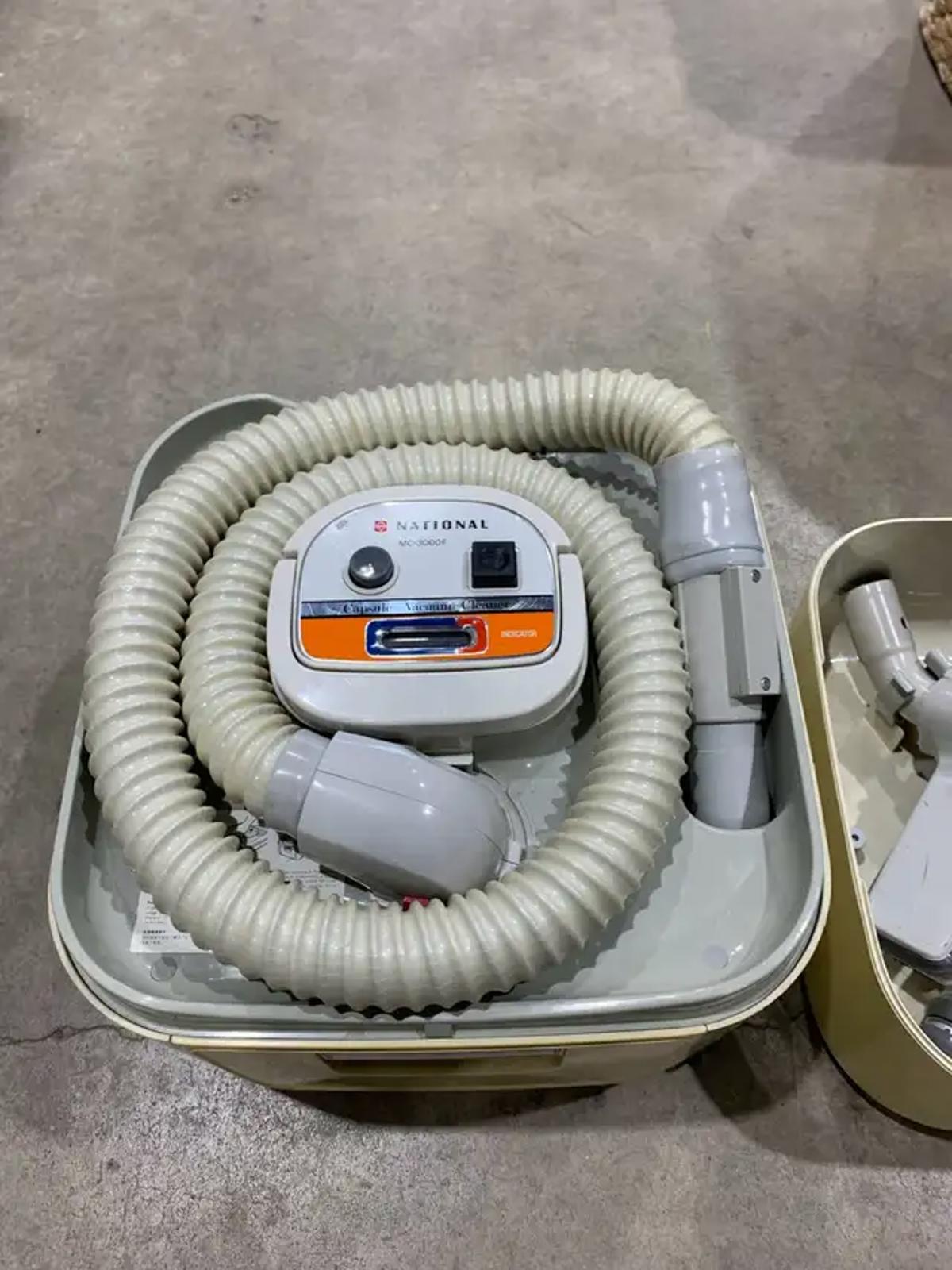 National MC-3000D Vacuum