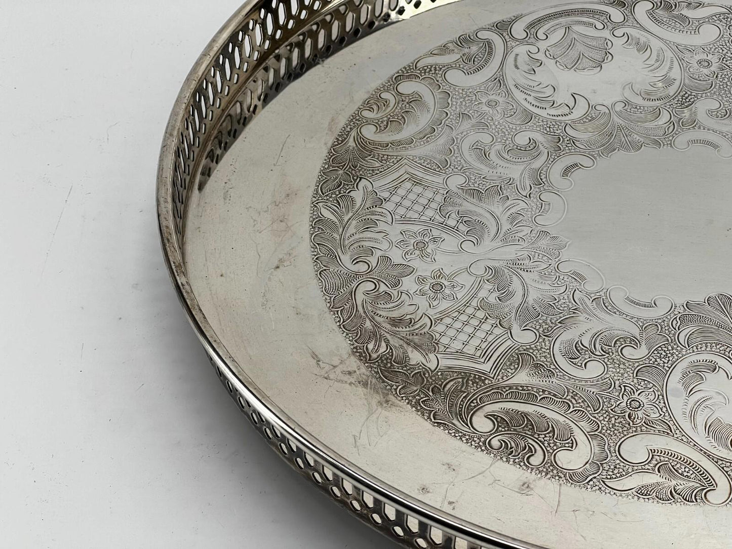 Marlboro Plate by Morton-Parker E.P Copper 2036 - Vintage Pre-owned - 14 inch