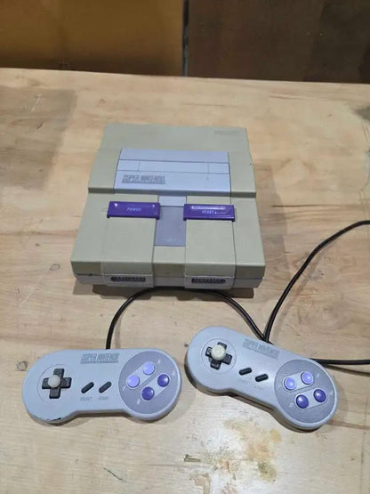 Super Nintendo & 2 Controllers - No Cables
