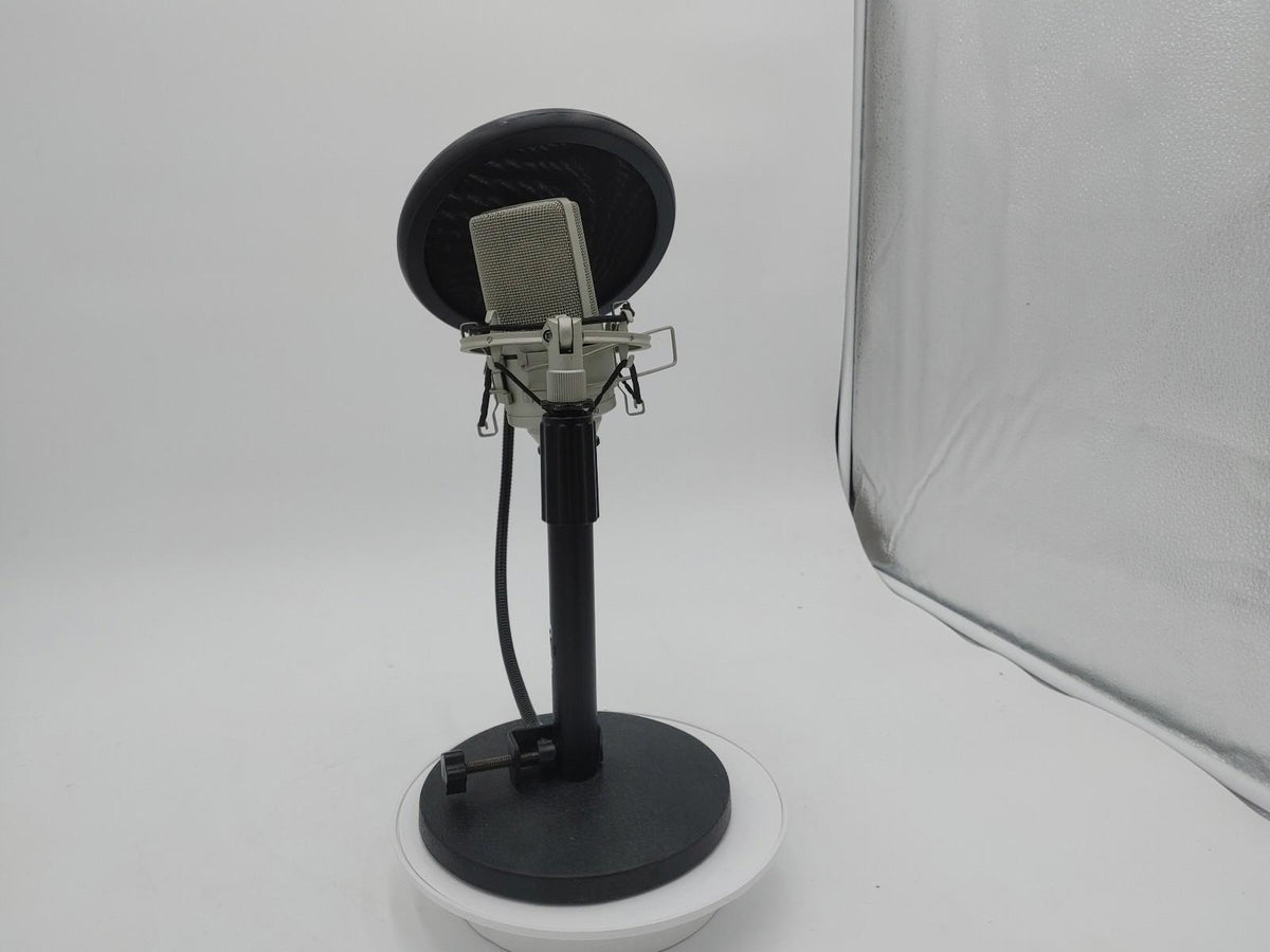 Microphone MXL 990 argent en excellent état, non testé, avec pied et filtre anti-pop