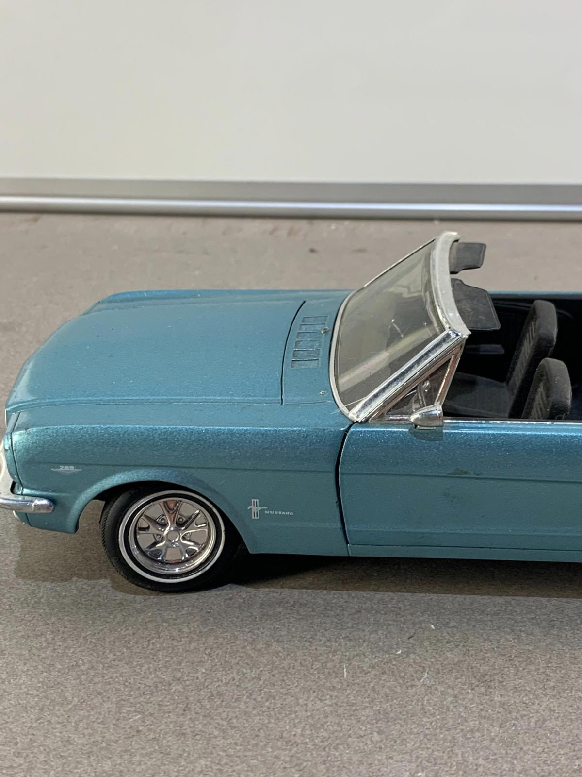 8832-F1 Ford Mustang 1965 Cabriolet Bleu Arcadien Revell 1/18