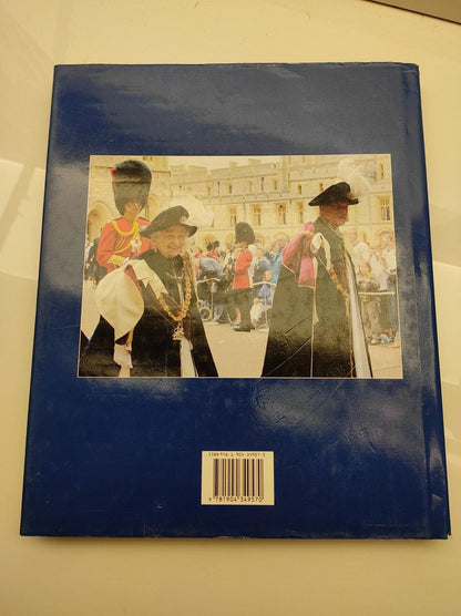ST GEORGE'S CHAPEL, WINDSOR CASTLE By Hugo Vickers - Hardcover SIGNED BY HUGO