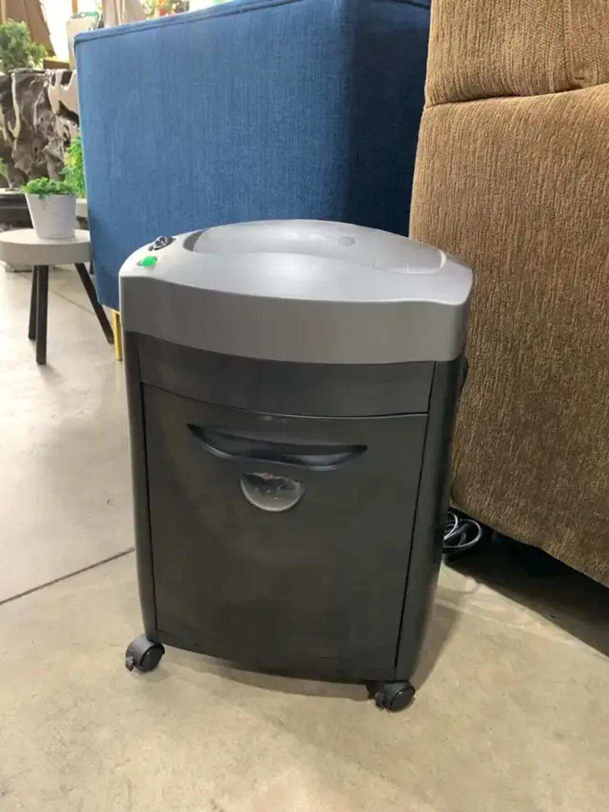 Royal 80x Confetti Cut Paper Shredder
