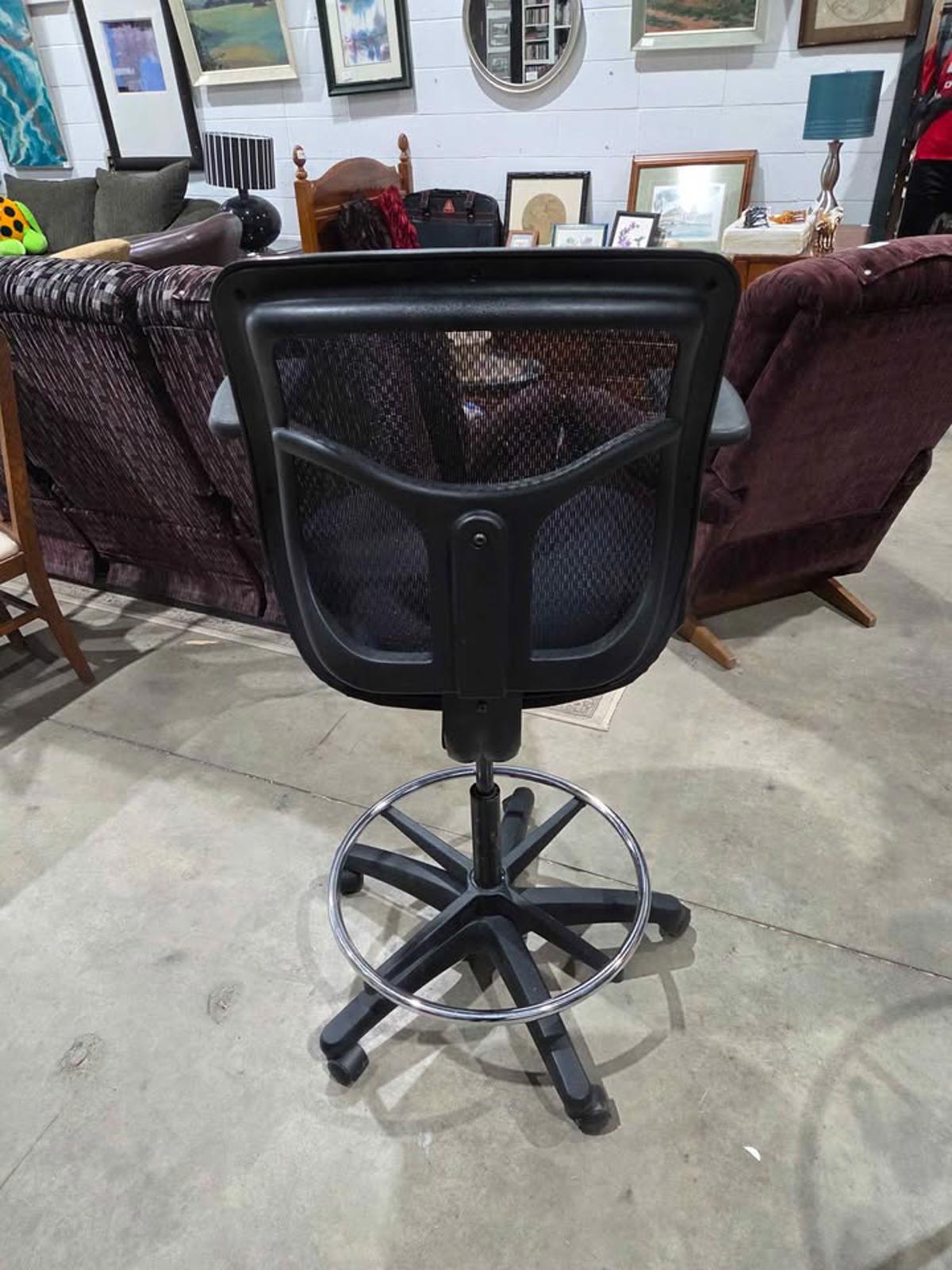 Black Mesh Office Chair w/ Foot Ring