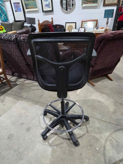 Black Mesh Office Chair w/ Foot Ring