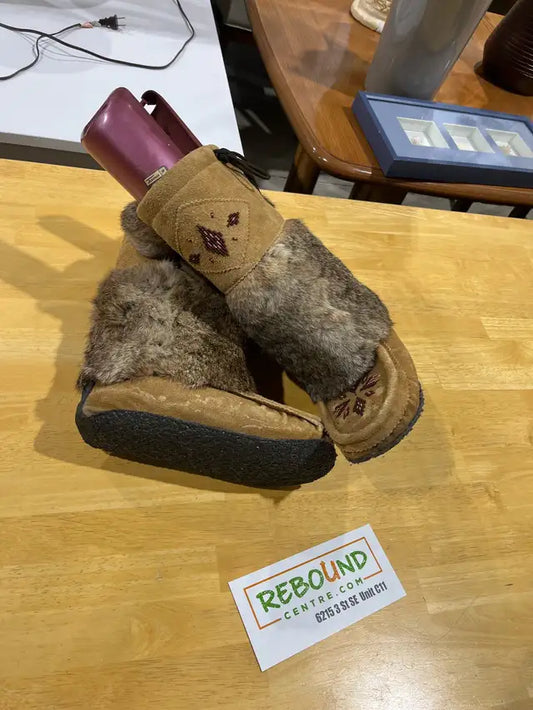 Manitobah suede Boots Size 8