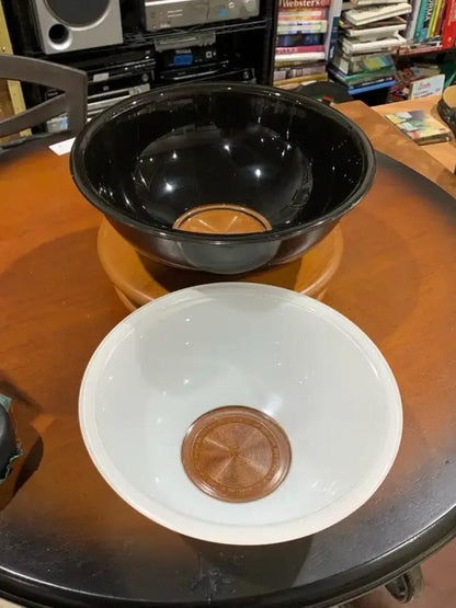 Vintage Black and White Pyrex Bowls
