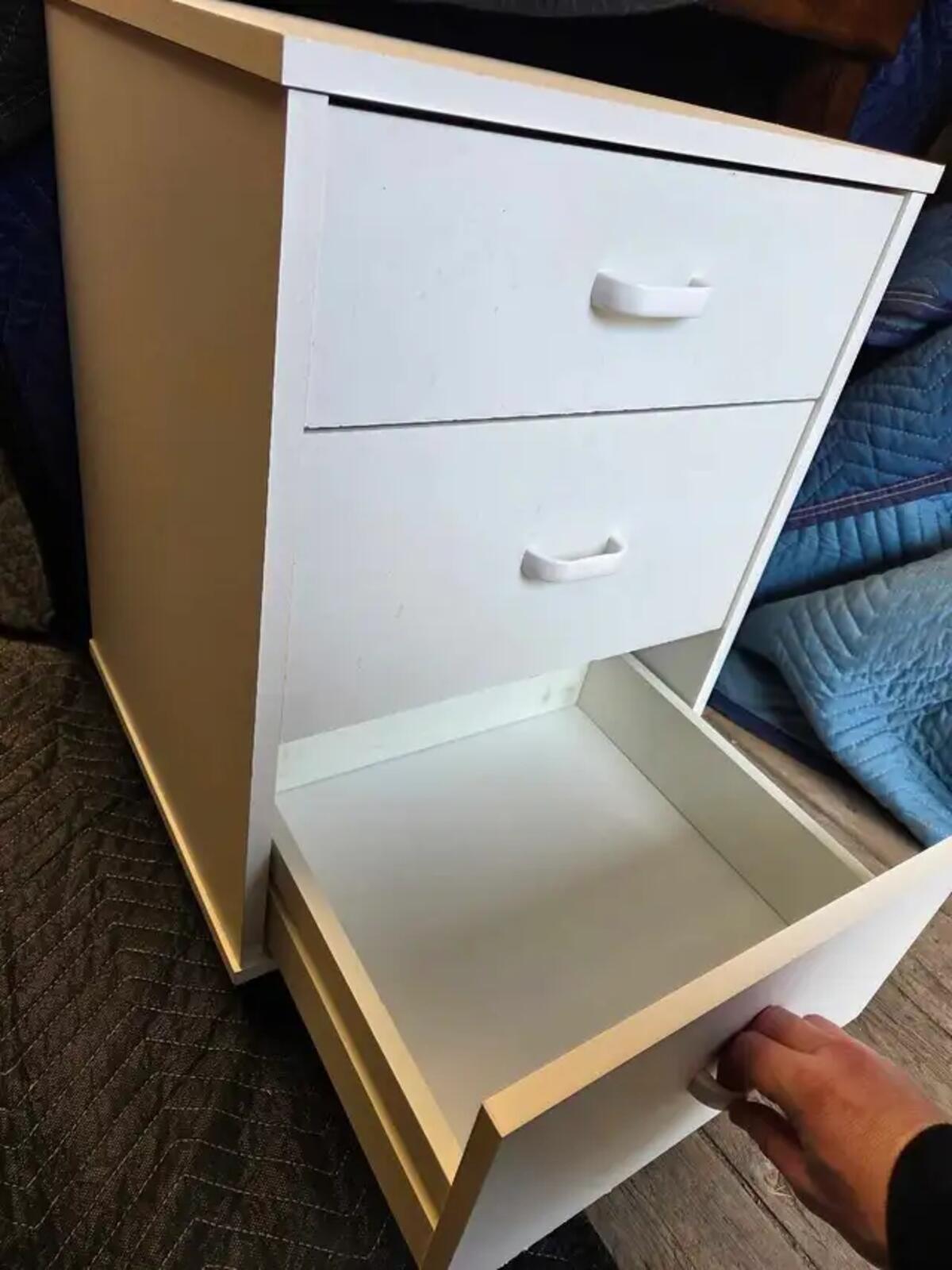 3-Drawer Nightstand x1