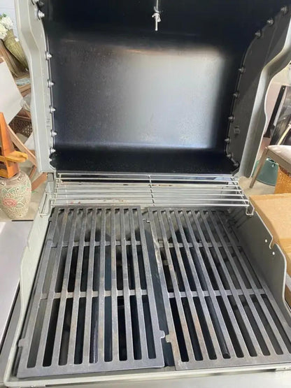 Weber Spirit BBQ with NEW grills