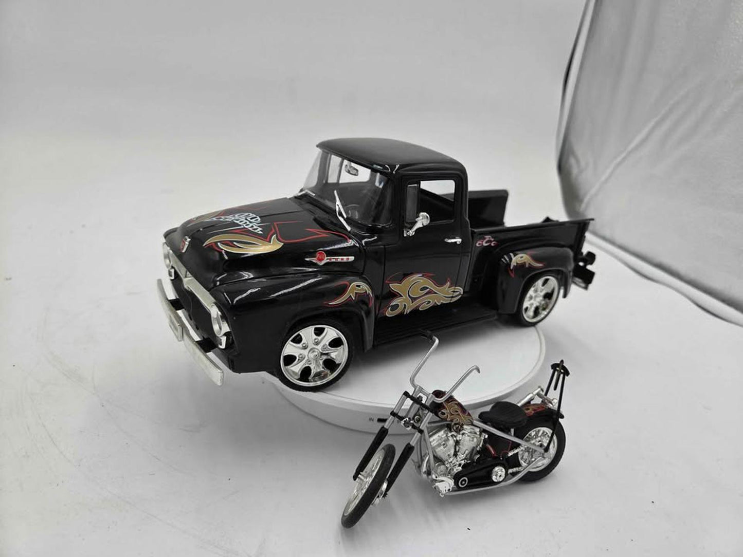 Hot Wheels 1:18 Diecast Ford Truck & Motorcycle Set West Coast Customs WHIPS