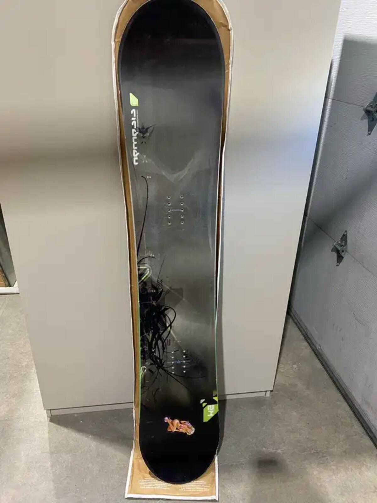 Nitro Snowboard With Neon Green Details - 161cm