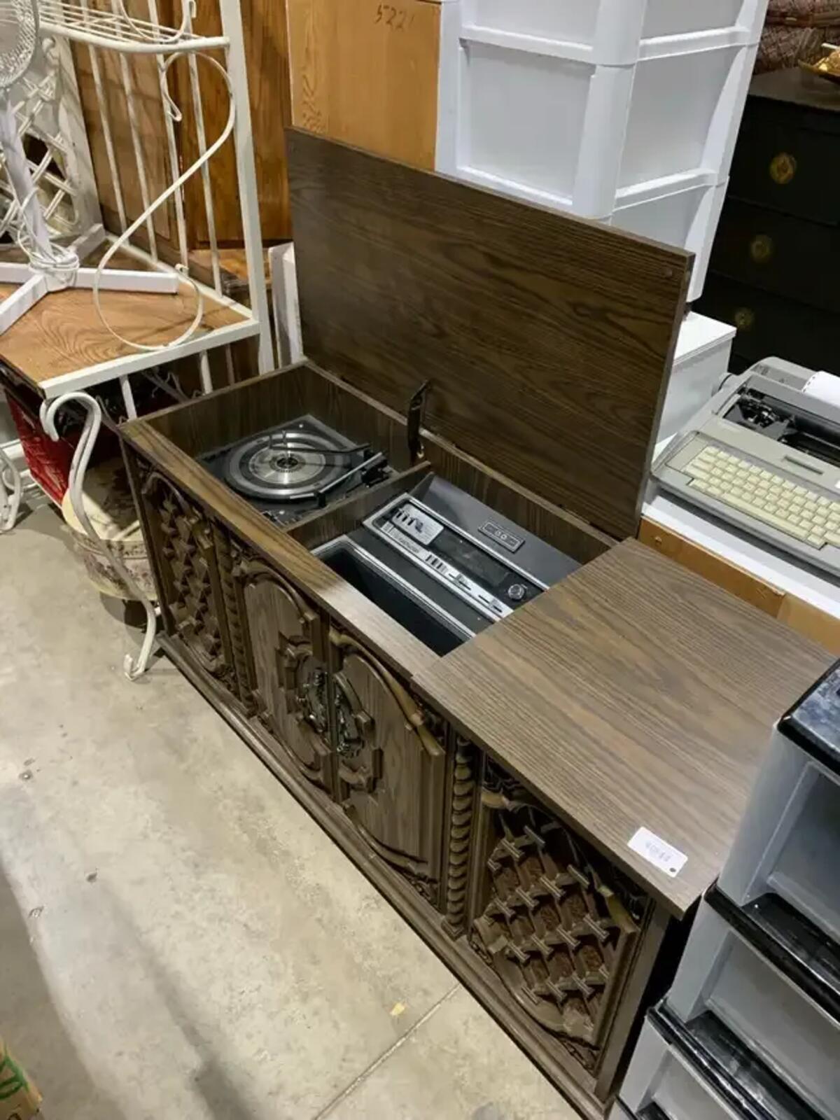 Fleetwood Stereo Console - For Parts