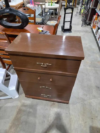 Vintage 4-Drawer Dresser