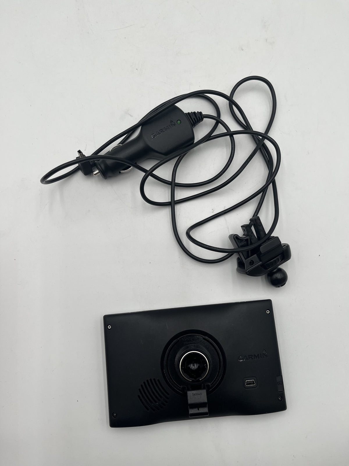 Garmin Car GPS Navigator with Mount and Charger