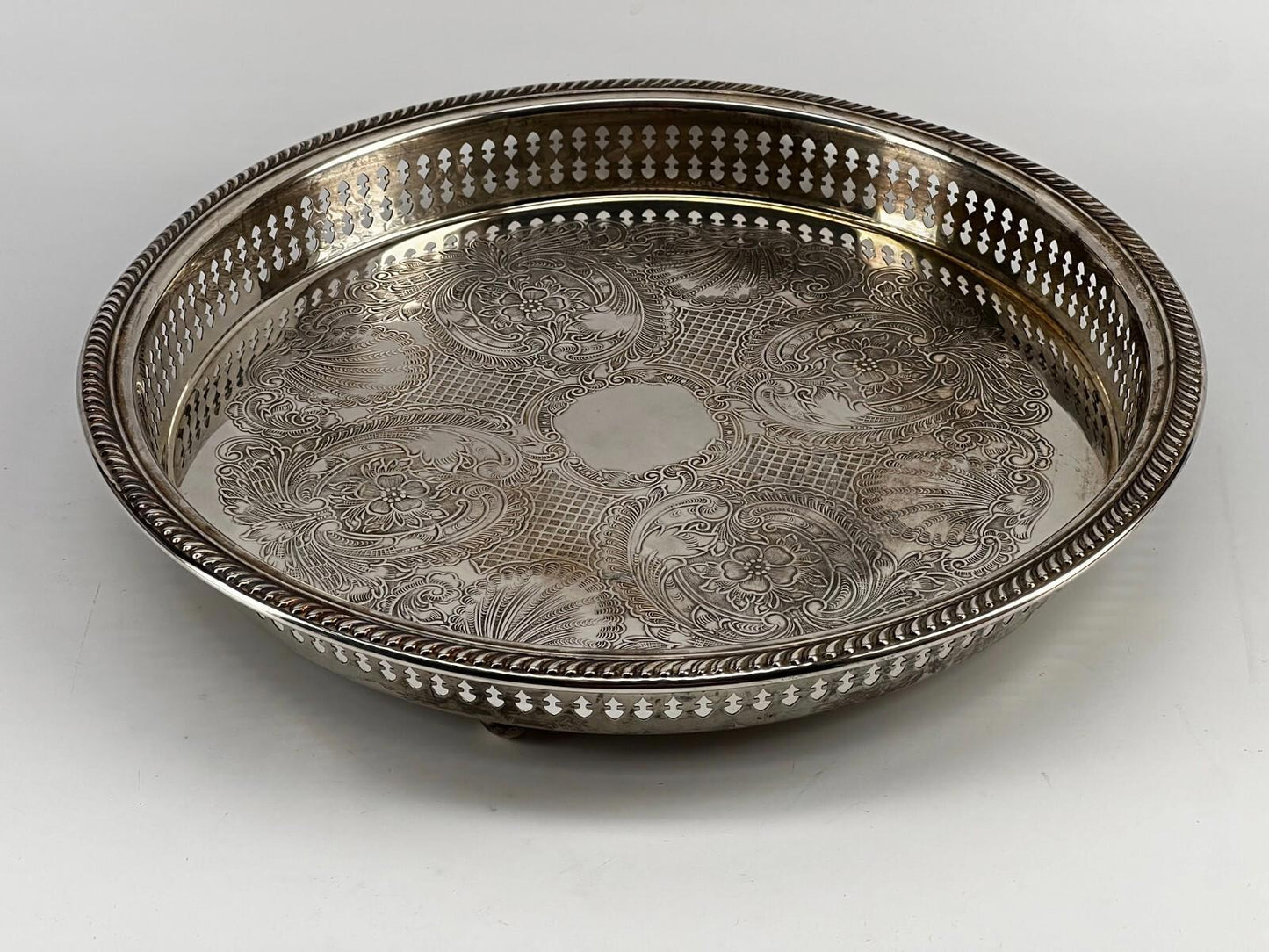 Marlboro Plate by Morton-Parker E.P Brass 2040 - Vintage Pre-owned - 12 inch